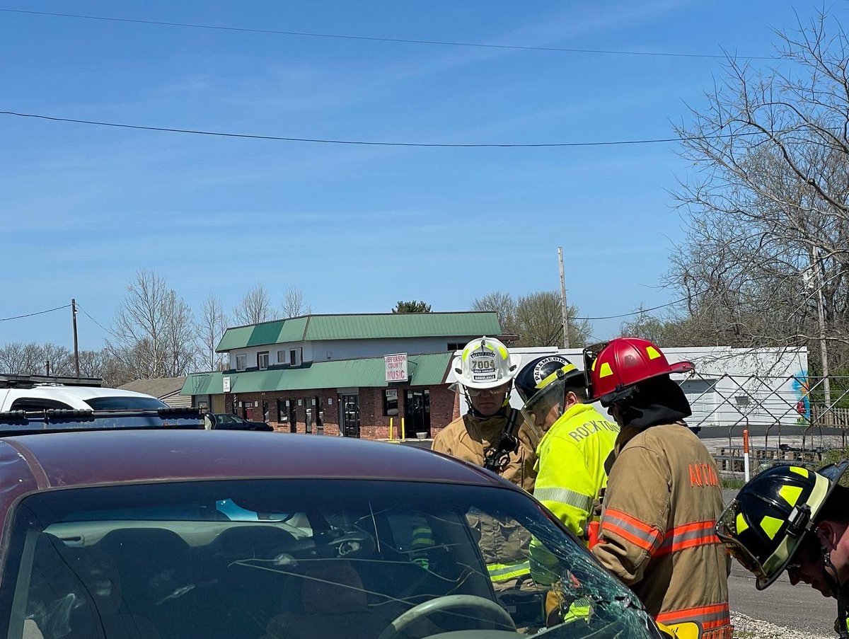 RTADEMS's tweet photo. RTAD with our partner in care @antoniafire conducted integrated training where teams worked together on a mock vehicle extrication.
#rtadrocks #wehavefun #learningtogether #patientcare #ems #ambulance #paramedic #extricationtraining https://t.co/zR0QGgDBZV