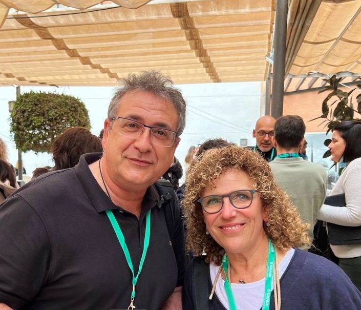 Cuándo se comparte conocimiento y más...sobre todo sonrisas!! Gracias amigo <a href="/AntonioVerduo/">Verduo</a> ! 🥰
#10SEINAV <a href="/SEINAV_/">Sociedad Española de Infusión y Acceso Vascular</a> <a href="/FlebitisZero/">FlebitisZero</a>  <a href="/HUReinaSofia/">Hospital Universitario Reina Sofía</a>