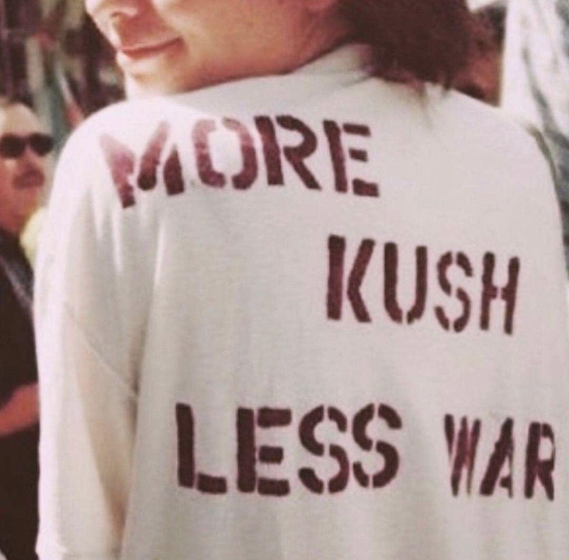 GoodAndBaked's tweet photo. Smoke more, less war. 🇺🇦 https://t.co/xqZiyQtFnF