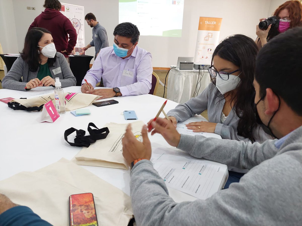 FIA_Chile's tweet photo. ¡Qué emoción! Ya partimos con el primer Encuentro Conecta en la región de O'Higgins.🤩
Conversamos con distintos actores del ecosistema de innovación en el agro y conoceremos el caso de éxito de Alfredo Carrasco, fundador de #Farmhability.
¡Sigamos conectándonos! https://t.co/FasxADP5aH