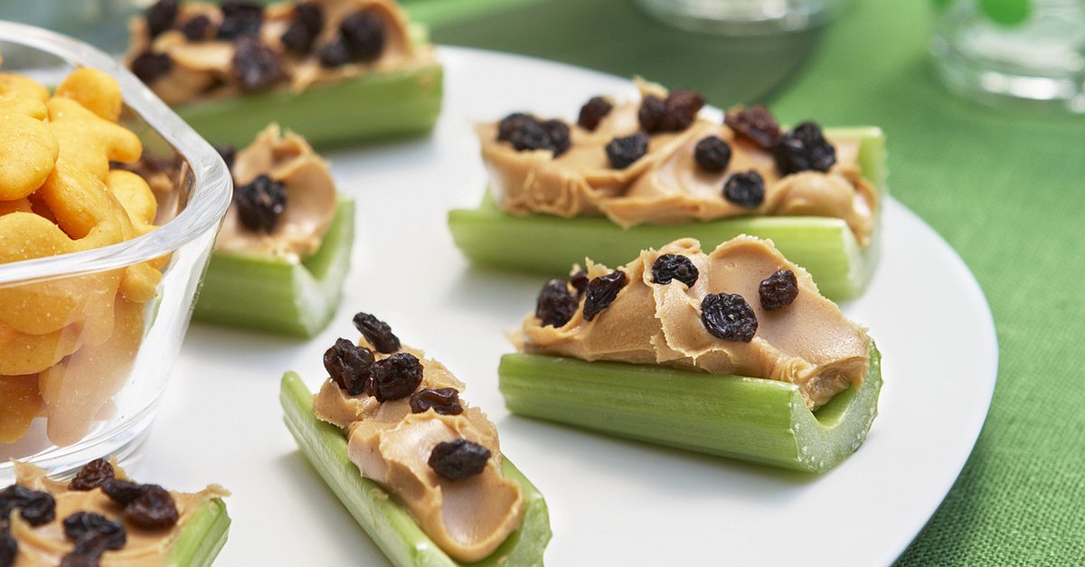 Feed Your Potential 365: Here’s a tasty retro snack to please even the pickiest of eaters: Spread seed or nut butter on celery sticks and top with raisins or dried cranberries. It’s sweet, nutty, crunchy and even has a fun name: Ants on a log! What’s not to love?