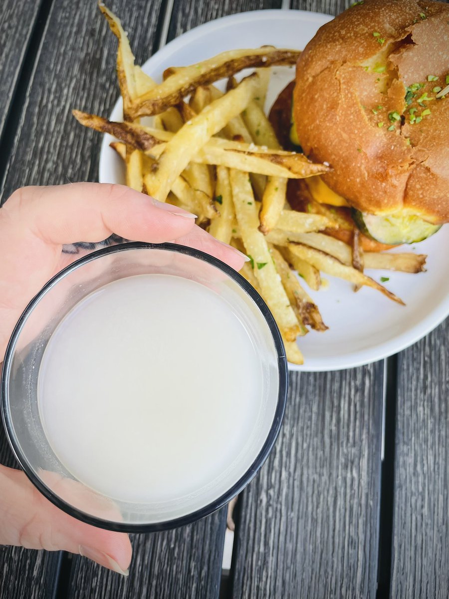 Trivia Starts today!! 6:30pm on the patio and yes the weather will be perfect 🥳 Brought to you by this perfect pairing, cause y’all know our Unfiltered Sake loves the companionship of a juicy burger (you can grab one next door at The Commissary!) See you tonight!