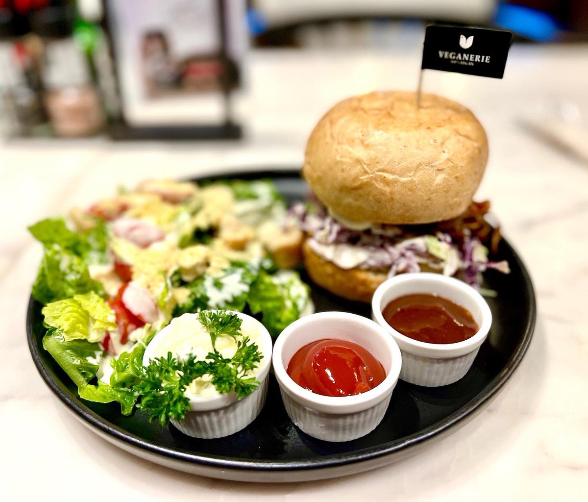 LatinVegan's tweet photo. Enjoying myself @veganerie in what has to be one of the best vegan spots in Bangkok. Just look at these pics. #veganfoodshare #whatveganseat #govegan #veganism #foodie #vegano #veganfoodie #veganlifestyle #veganeats #plantbasedfood #vegancommunity #veganerie #bangkok #thailand https://t.co/GkLrOsNCke