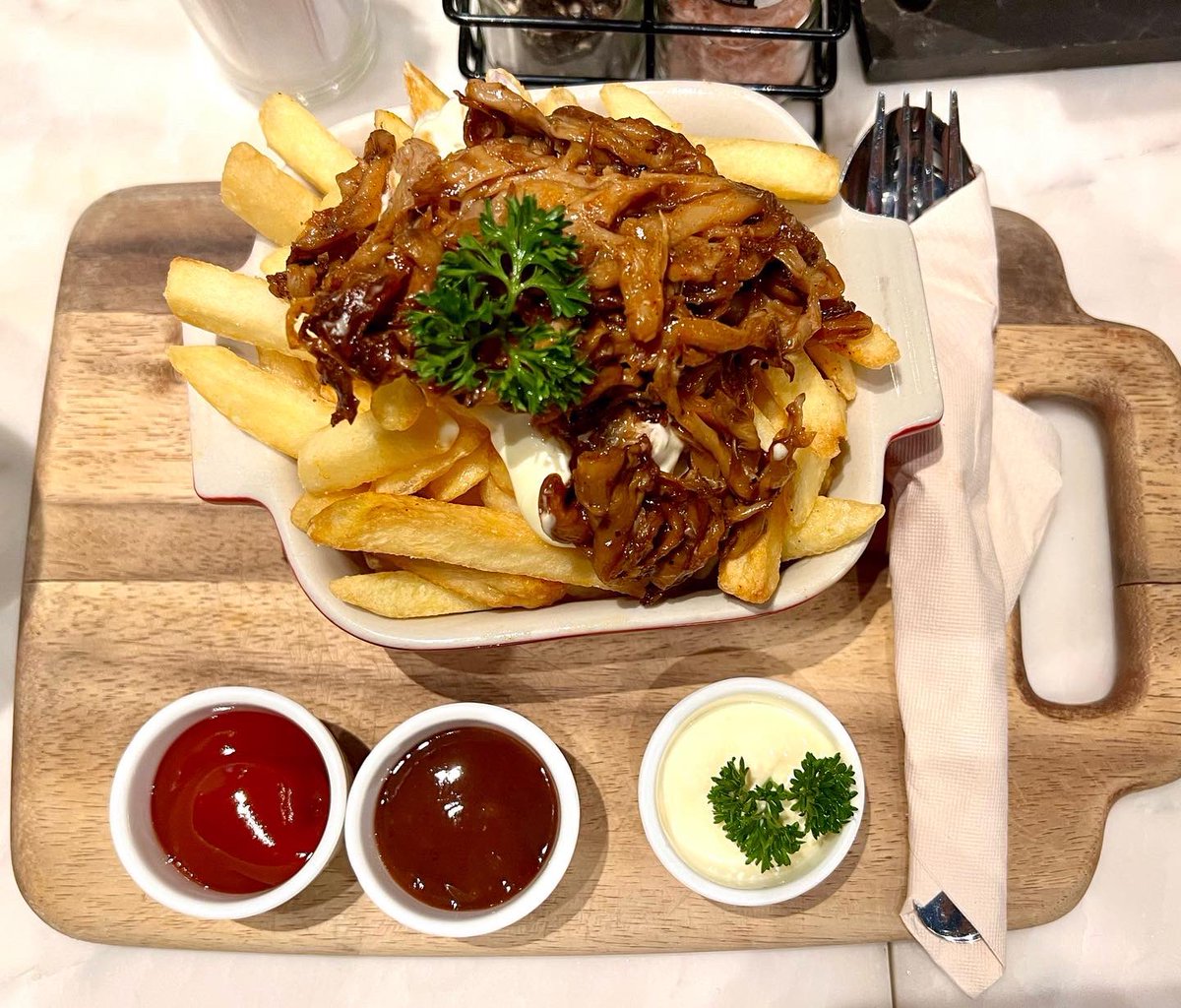 LatinVegan's tweet photo. Enjoying myself @veganerie in what has to be one of the best vegan spots in Bangkok. Just look at these pics. #veganfoodshare #whatveganseat #govegan #veganism #foodie #vegano #veganfoodie #veganlifestyle #veganeats #plantbasedfood #vegancommunity #veganerie #bangkok #thailand https://t.co/GkLrOsNCke