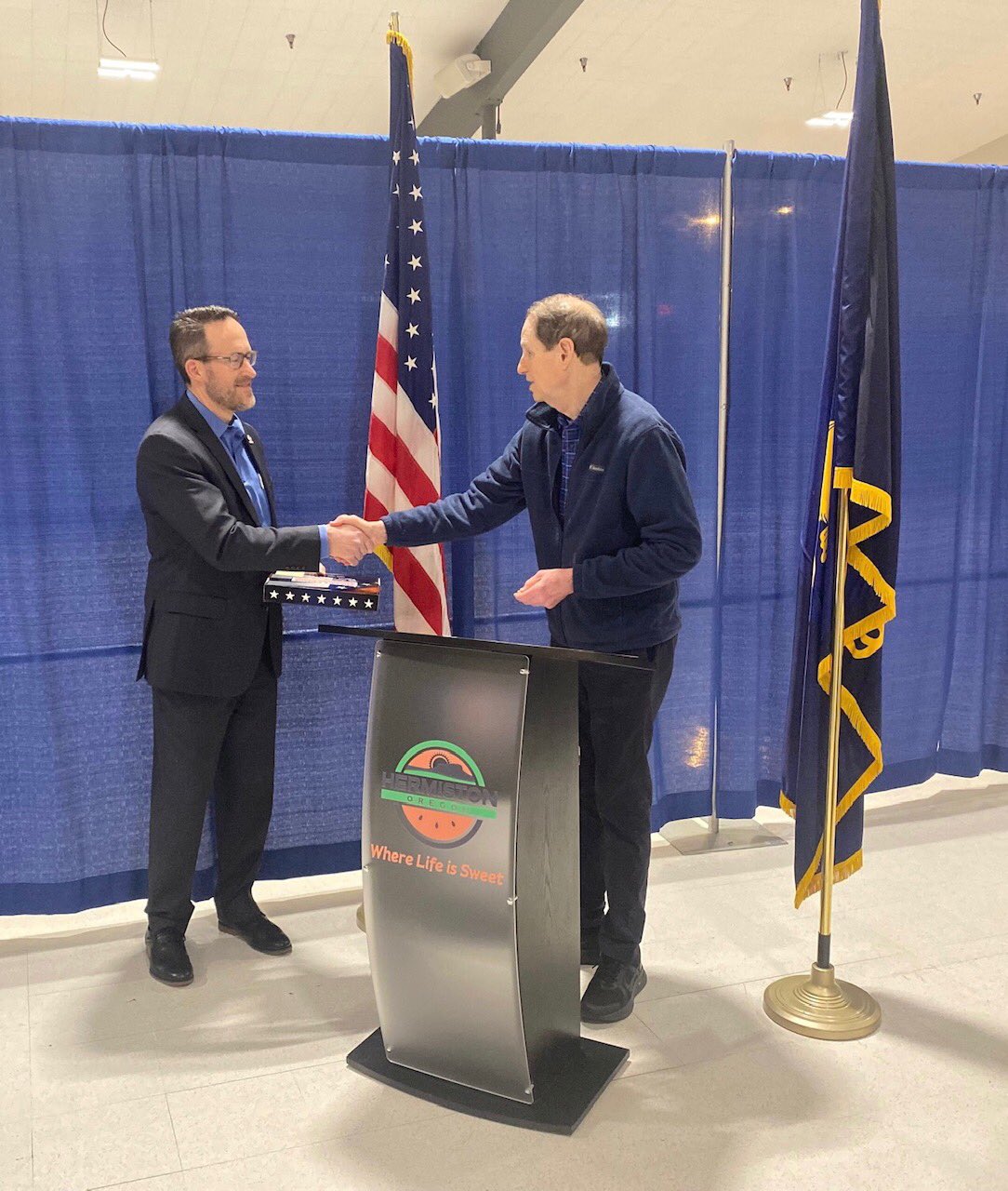 Ron Wyden on Twitter "Honored to present Hermiston Mayor Dave
