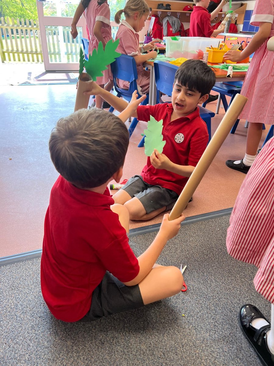 BGS_LowerSch's tweet photo. Year 2 have kick started the Summer Term by working together to make a large tropical rainforest display #BGSyear2 #BGScollaboration #BGSart #BGShumanities https://t.co/ZPRXr9XhGN