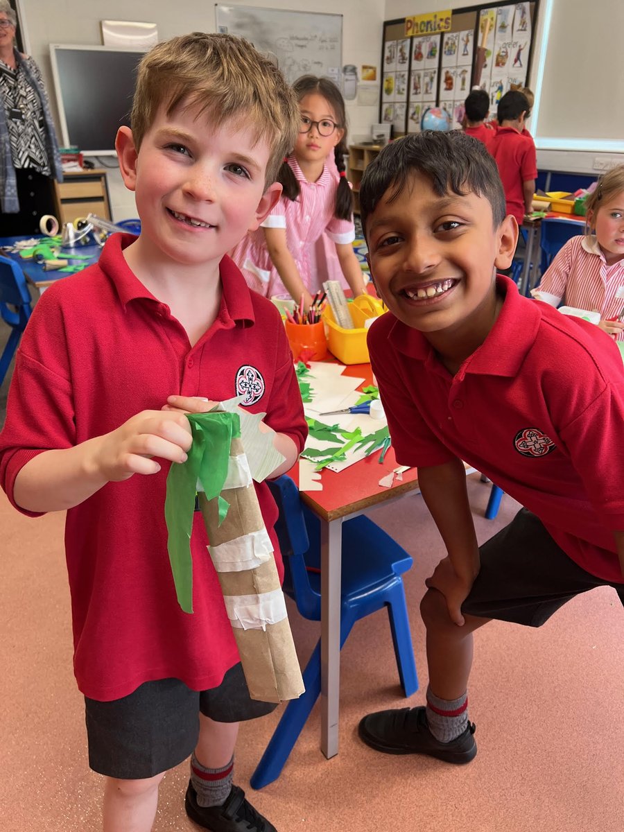 BGS_LowerSch's tweet photo. Year 2 have kick started the Summer Term by working together to make a large tropical rainforest display #BGSyear2 #BGScollaboration #BGSart #BGShumanities https://t.co/ZPRXr9XhGN