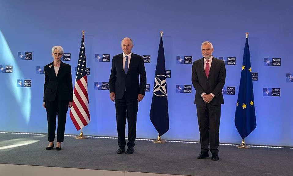 One image speaks louder than words: EU, US and NATO together, united in this defining moment. Our cooperation is stronger than ever. <a href="/DeputySecState/">Christopher Landau</a> <a href="/Mircea_Geoana/">Mircea Geoana</a>