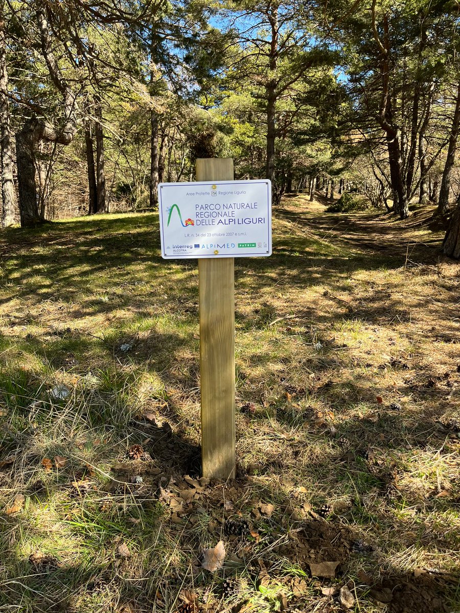 ParcoAlpiLiguri's tweet photo. #workinprogress💪nel #parcoalpiliguri - Come promesso, ecco posizionati anche i primi picchetti di delimitazione dei #confini⛳️dell'area protetta, realizzati nell’ambito del Progetto transfrontaliero @InterregALCOTRA @PITER_ALPIMED #PATRIM! #Liguria @TurismoLiguria https://t.co/LBmcnqbTJH