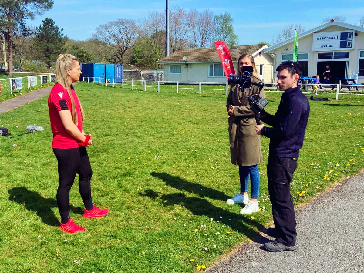 Out on location today filming a feature for @yclwbrygbi at @ystradbluesrfc 🎥

Great to chat to @HannahJones_12 and @Breezey_boy about the #WRUFitFedFun camps!

Diolch yn fawr!