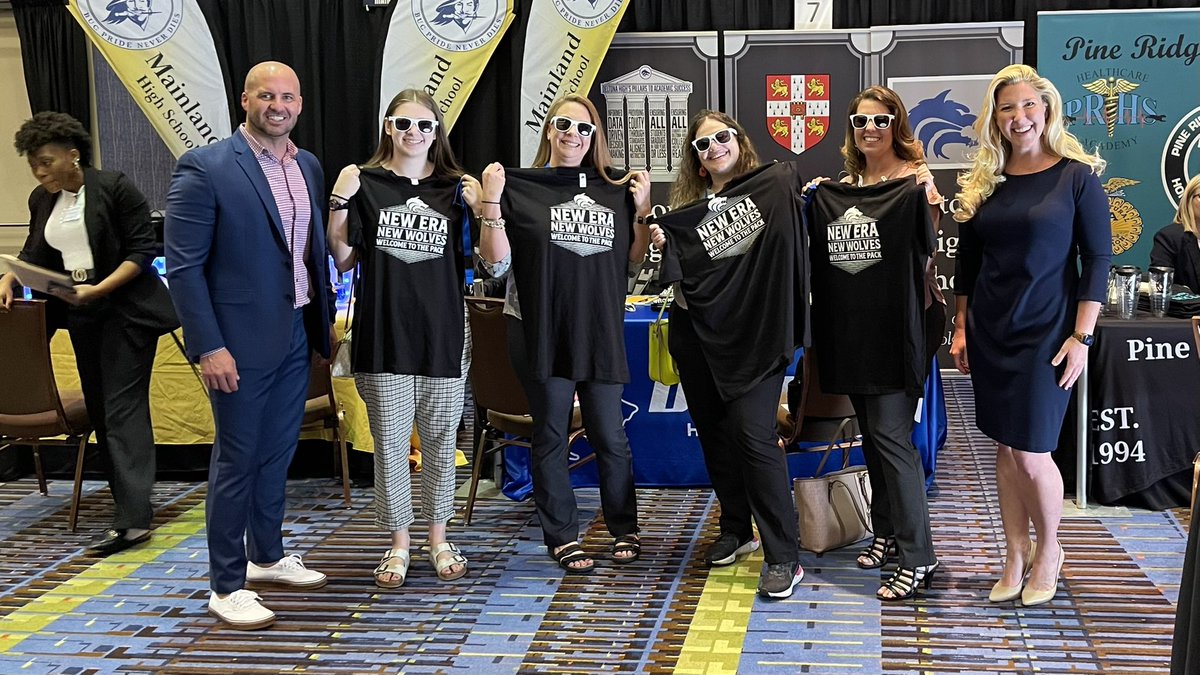 MikeMicallef1's tweet photo. We are excited to welcome our newest members of our ‘New Era, New Wolves’ @DHSHappenings 👊🏼

Kerrington Heller - Chorus
Melanie Price - ESE 
Stephanie West - English
Amanda Forsythe - ESE
Megan Randall - English (not pictured) https://t.co/rqOaG7ycSW