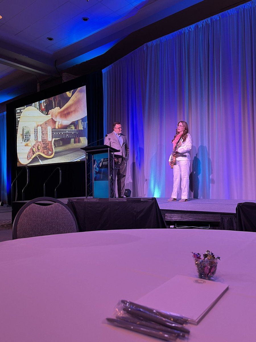 Chris_InDetroit's tweet photo. Talking about what makes Detroit cool at the Pure Michigan Governor’s Conference on Tourism. 

🎸 Music and stories from the D.

 Wallace Detroit Guitars created the @PureMichigan guitar. @DetroitRvrfrnt https://t.co/a1dQUaPd0y
