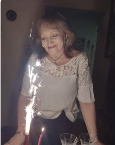 Luchadora incansable d la vida,abrazo las banderas d la Unión Cívica Radical con una vocación de trabajo inigualable,que la llevó a ocupar diversos cargos partidarios representando la seccional 13,cargos que honró en todos sus procederes
Ana María Koos..te vamos a extrañar  QEPD