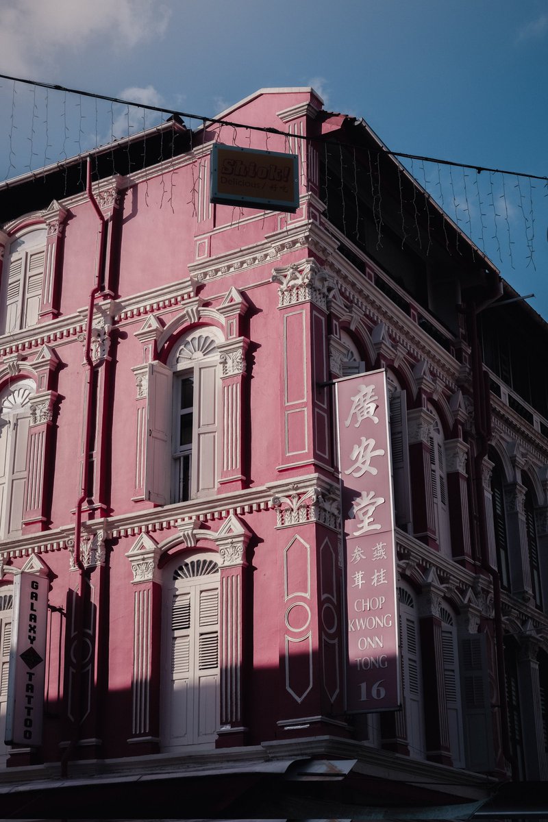 ShotsFired_B's tweet photo. High Noon in China Town, Singapore
#streetphotography #Singapore #architecture https://t.co/bQRoHGyOH4
