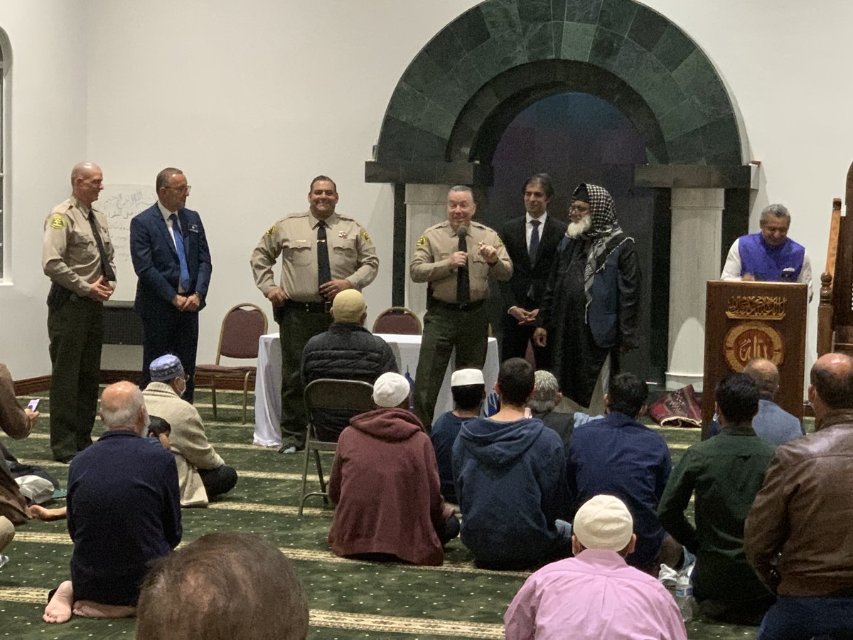 Sheriff Villanueva was honored to attend an Iftar event at the Islamic Center of Northridge, Granada Hills Masjid. Los Angeles County shares 140 cultures.  A special thank you to Jamal Khawaja and Qazi Asad for putting this event together.
bit.ly/3vzXQMa