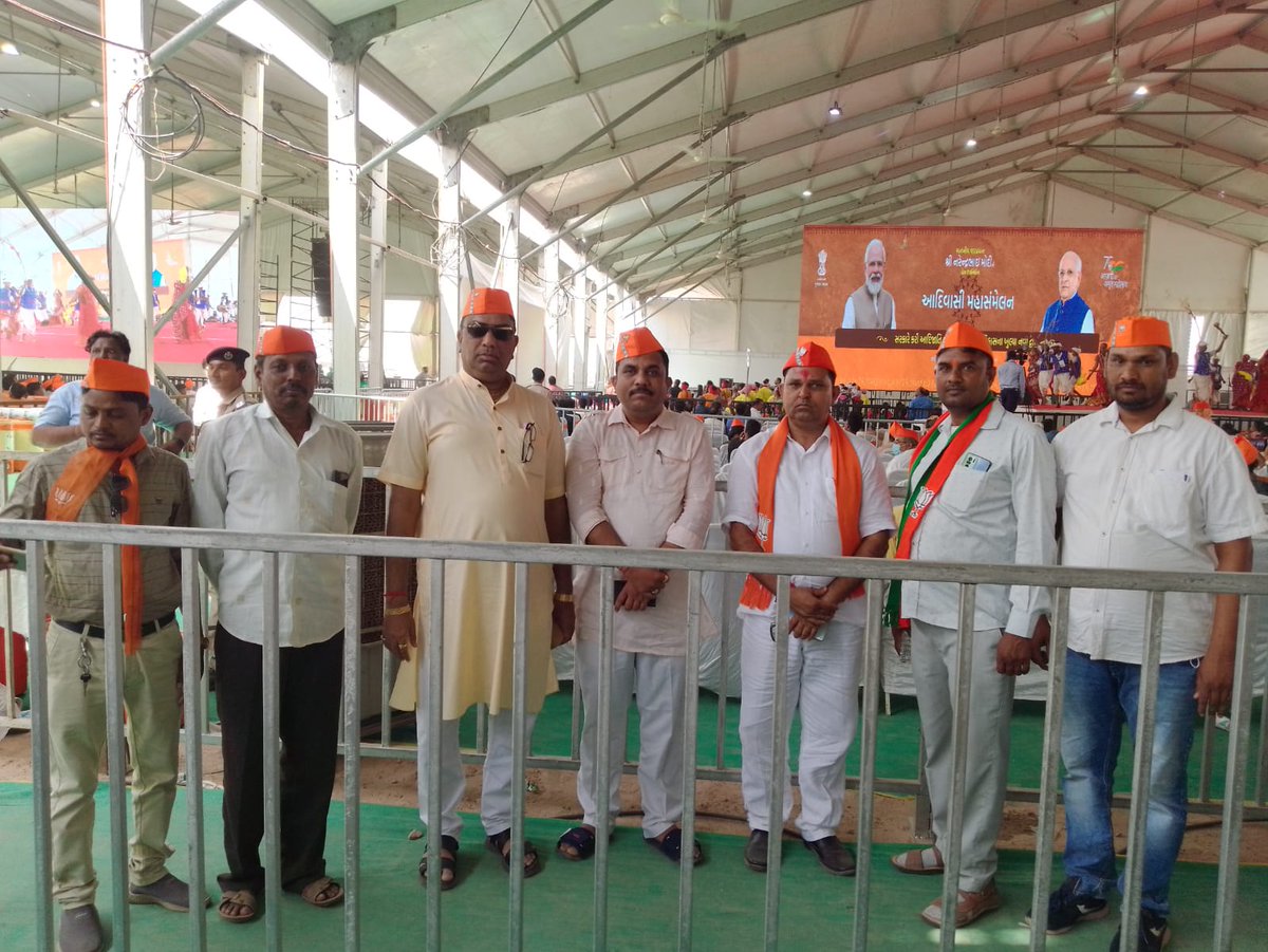 ikuldip_solanki's tweet image. દાહોદ ખાતે 'આદિવાસી મહાસંમેલન' માં માનનીય વડાપ્રધાનશ્રી નરેન્દ્રભાઈ મોદીસાહેબે  અંદાજે ₹૨૨૦૦૦ કરોડની વિવિધ વિકાસલક્ષી યોજનાઓનું ઉદ્ઘાટન અને શિલાન્યાસ કર્યું.!
@narendramodi