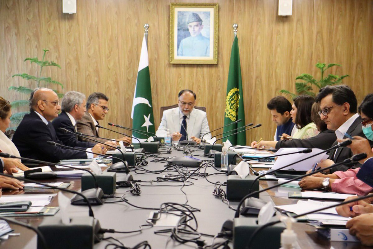 Minister Ahsan Iqbal instructed HEC to extensively engage with industry to ensure that Pakistani graduates are acquiring education that is relevant to industrial needs. 

#CPEC #Development 
#PakistanChina 
🇨🇳🇵🇰