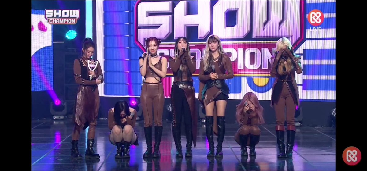 JulixLing's tweet photo. We did it😭🍀💕🔥
Dreamcatcher &amp; InSomnia always together❤️🙏🏻
@hf_dreamcatcher
#DREAMCATCHER1stWin https://t.co/Wzojci8ay2