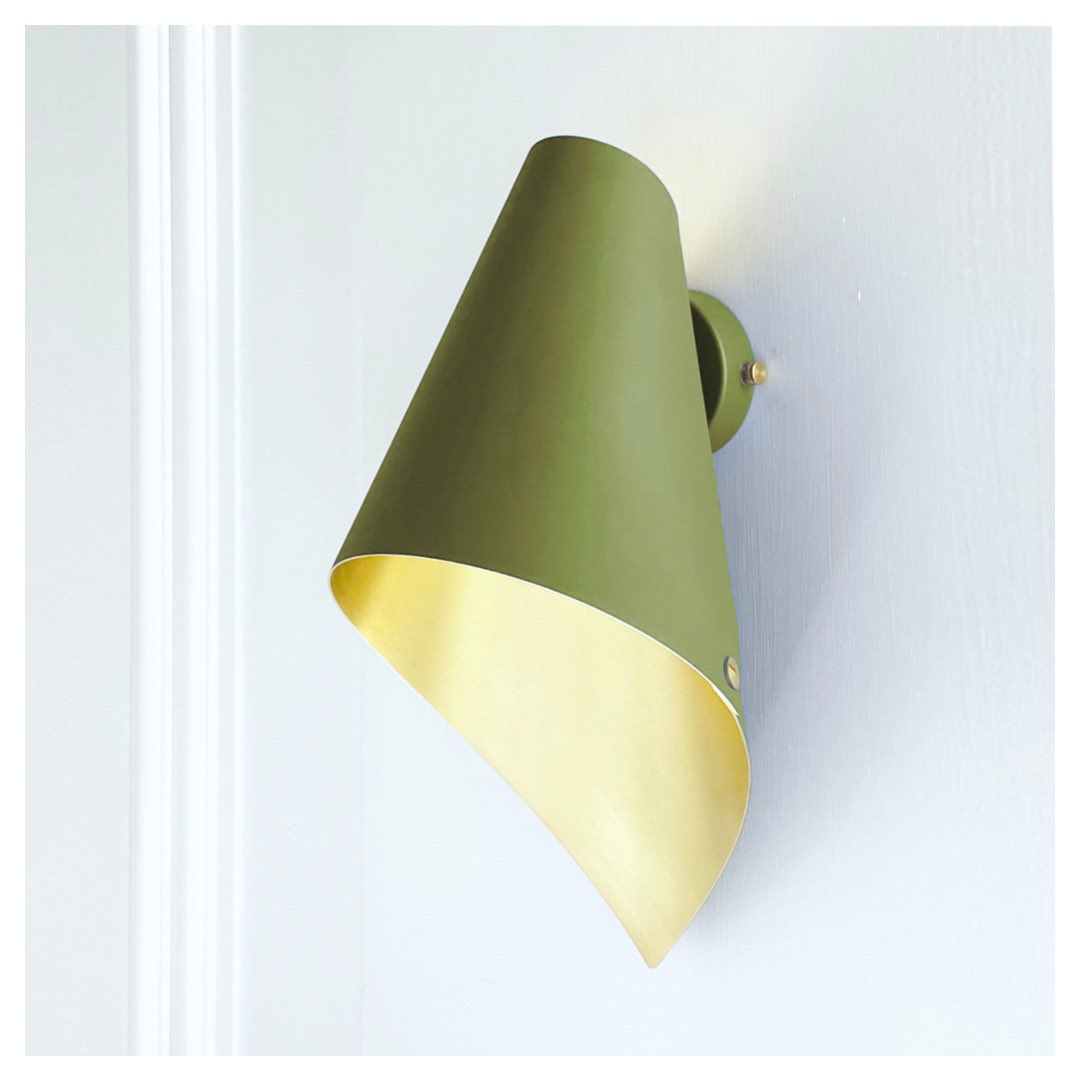 studioarcform's tweet photo. So many options…

We love seeing our lights in different colours. The green here tones beautifully with the brushed brass.

#creativelighting
#maketimefordesign #ukinteriordesigners #ukpropertydevelopment https://t.co/GBWtRSlsuS