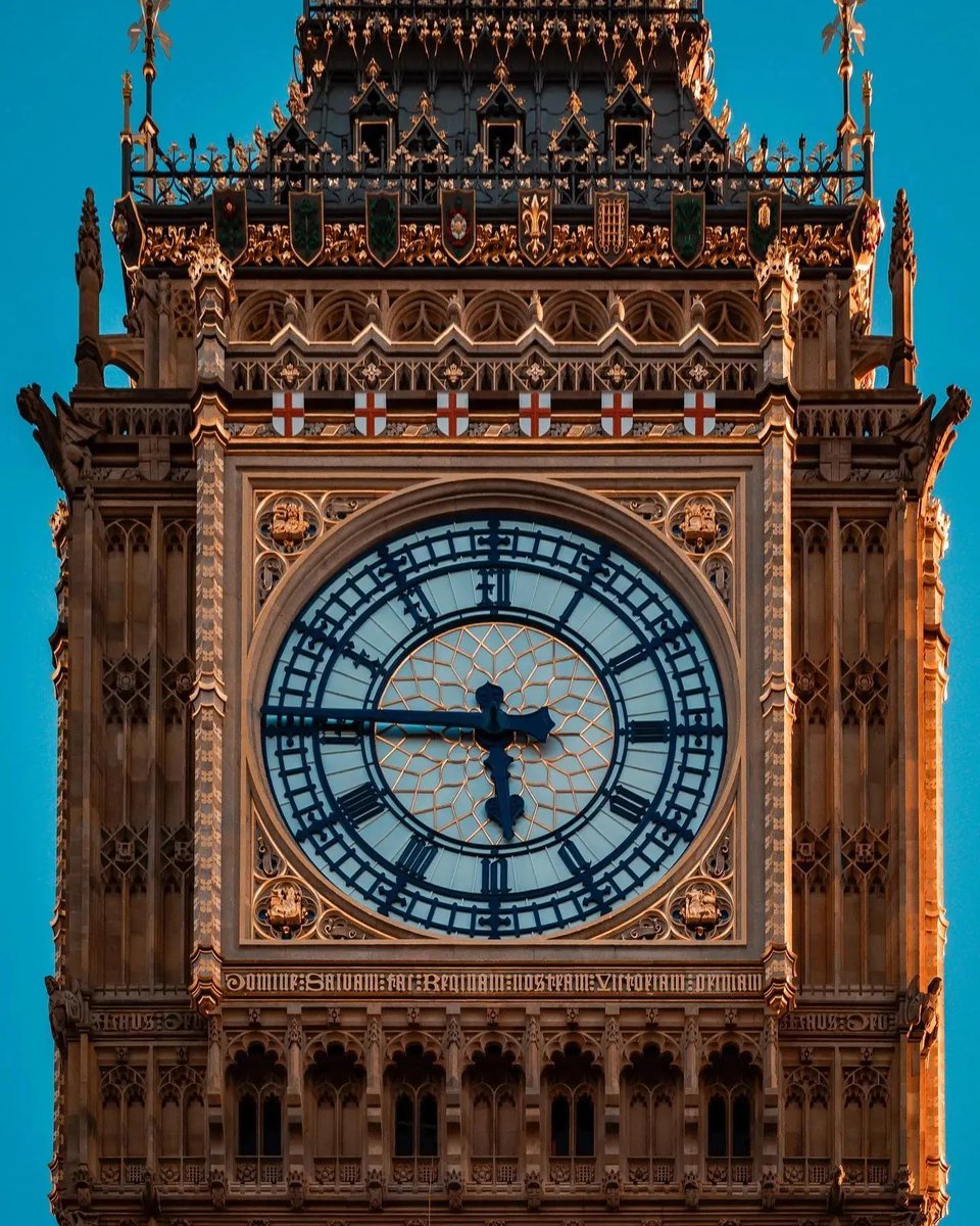 Has anyone got the time?😉 #LetsDoLondon #VisitLondon [📸 <a href="/kellylerox/">Kelly Le Rox</a>] bit.ly/3MboMZx
