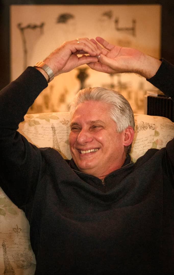 Felicidades, mi AMANTE de ayer, mi AMANTE de hoy y mi AMANTE para SIEMPRE 💓Yo también te lo digo al oído y te lo grito en twter💞  Porque juntos somos mucho más que dos. #VamosConTodo #TeMolestaMiAmor #eldictadordeMicorazón