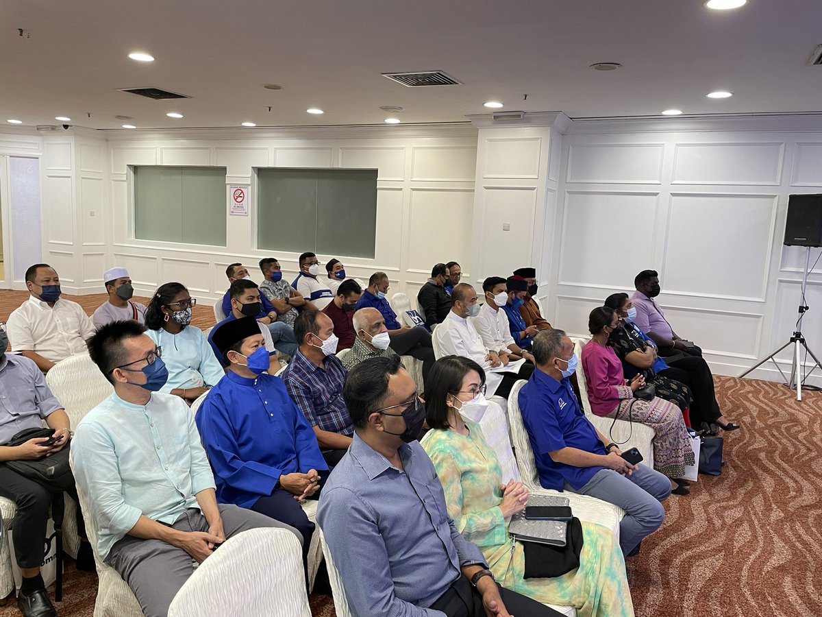 ahmadmaslan's tweet image. Hadir Program #BN Comms di Riverside #PWTC #KL ptg ini. DS Dr Shamsul Anuar Nasarah, D Nicole MCA, Thinallan MIC, Wakil Negeri2, Dazma dll urusetia &amp;amp; staf Komunikasi BN. Selamat jalankan usaha penerangan kpd #rakyat terutama melalui media sosial. Tkasih atas usaha selama ini✅⚖️