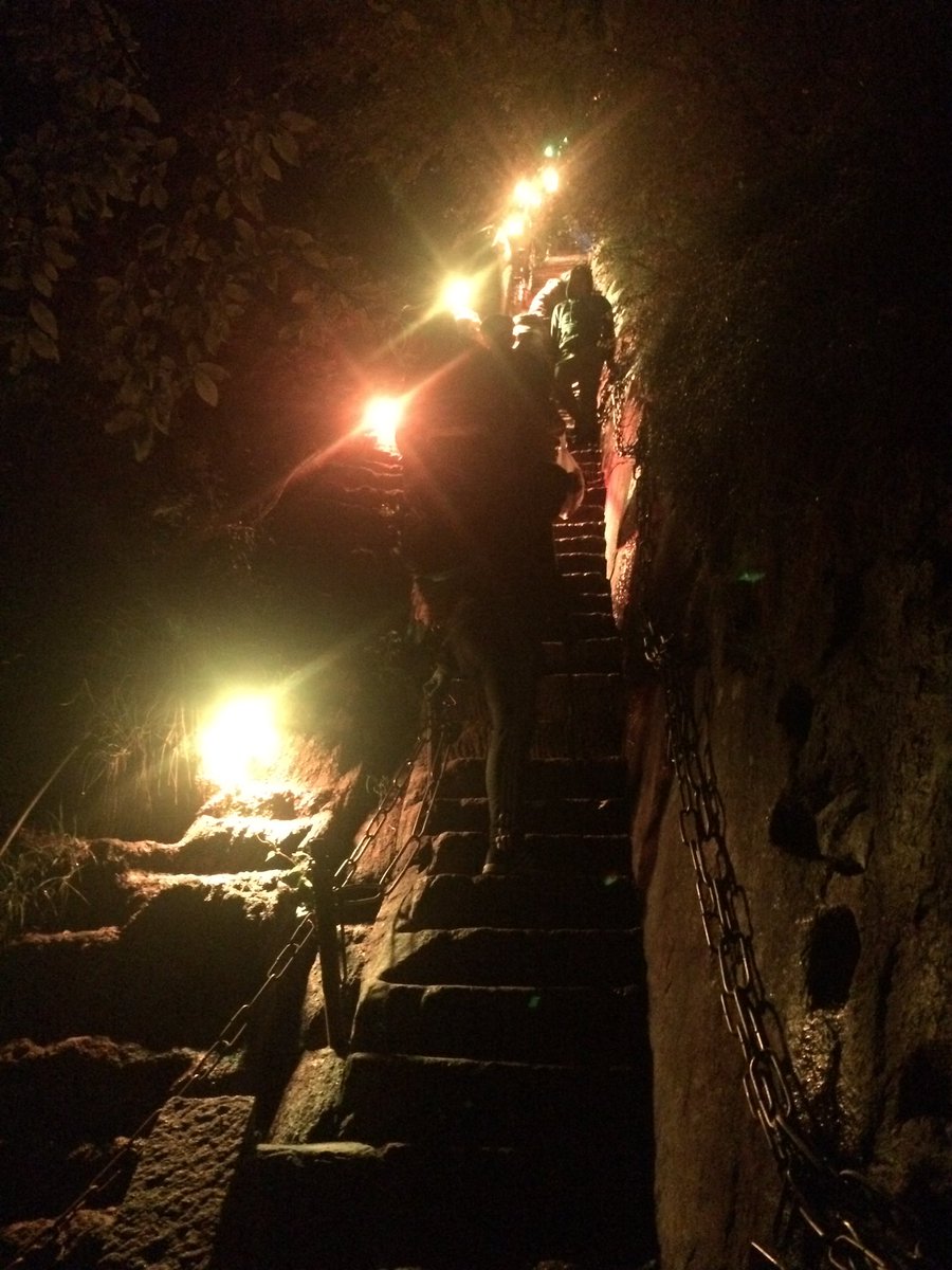 WangzaiDad's tweet photo. We saw the beautiful scene after the whole night climbing🥰🥰🥰 https://t.co/YBIk29ftNa