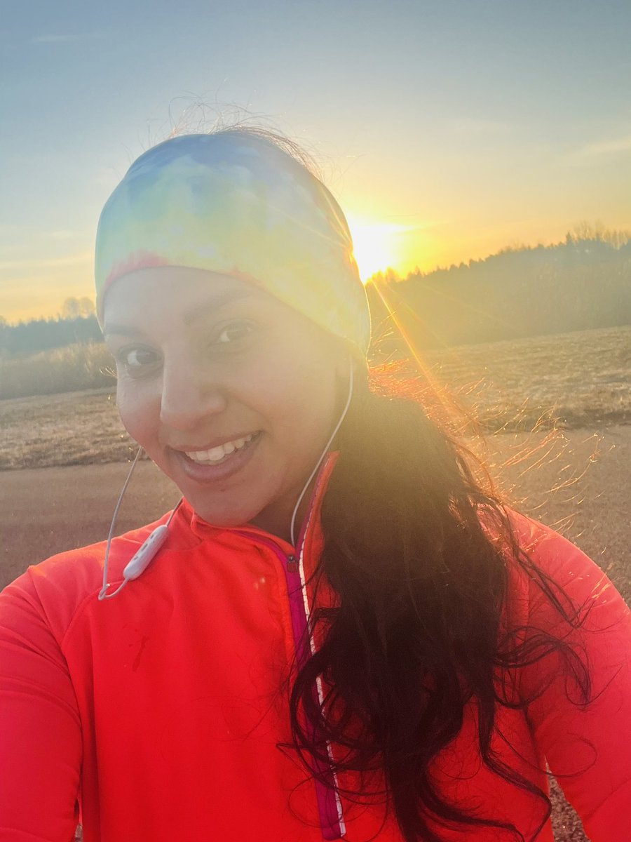 pardeep19922328's tweet photo. Early morning run. Watched the sun rise and went for a run 🏃‍♀️ 

#WednesdayMotivation #Wednesdayfeeling #wednesdaysunrise #feelinggood #6kmrun #thisgirlcan #inspirationtomany #l
Have a great day everyone 😍😍😍 https://t.co/zRRfiVPPyB