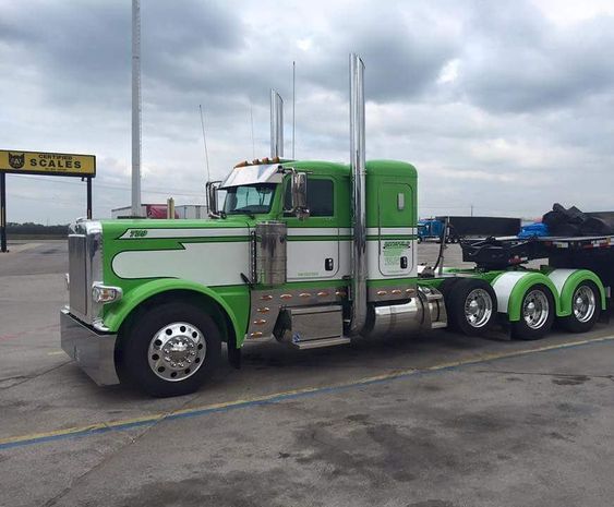 TruckingDepot's tweet photo. WOW! Some great colors on this custom hauler. #Trucking #TruckingDepot #Truckers https://t.co/eBaTGq4jTS