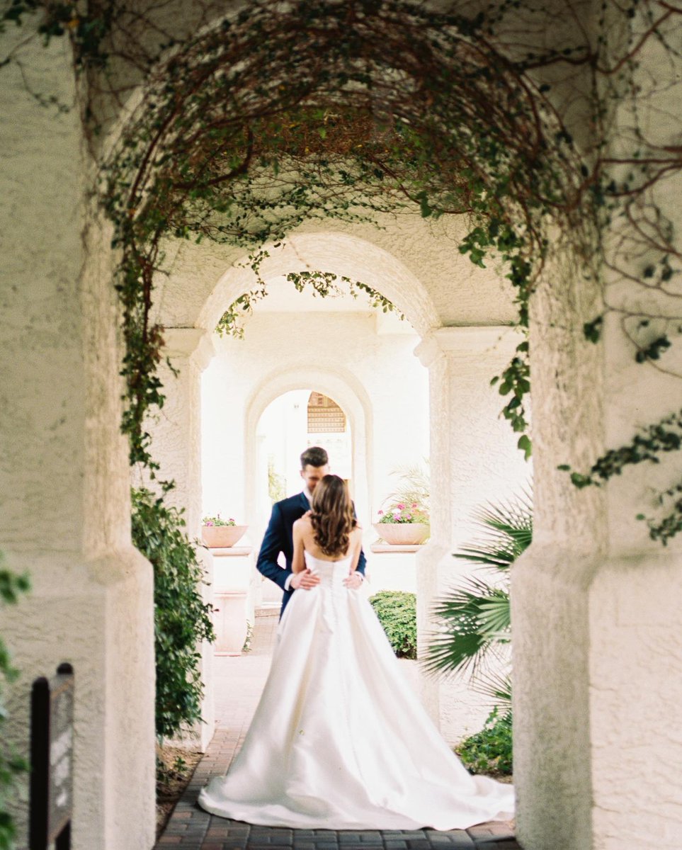 ArizonaGrand's tweet photo. A magical day awaits! // 📷 @sophiaxverde

#azweddingphotographer #azweddingphotography #azweddingvenue  #azwedding #arizonawedding #weddingphotography #arizonaweddingvenue #weddinginspiration #scottsdaleweddingvenue #phoenixweddingvenue #phoenixbride https://t.co/dPcIdadYDz