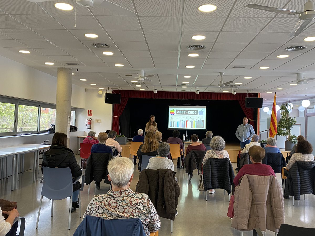 Infermer25's tweet photo. Un placer colaborar con @Angelagongar en el nuevo éxito de participación dentro del Programa “Salut + Anys” con la Xerrada “Salut i Societat: Solitud no volguda” en el CC de Terrassa Sant Pere Nord @CSTerrassa @AIFICC @Infermer25 https://t.co/0qVr9kC6Qb