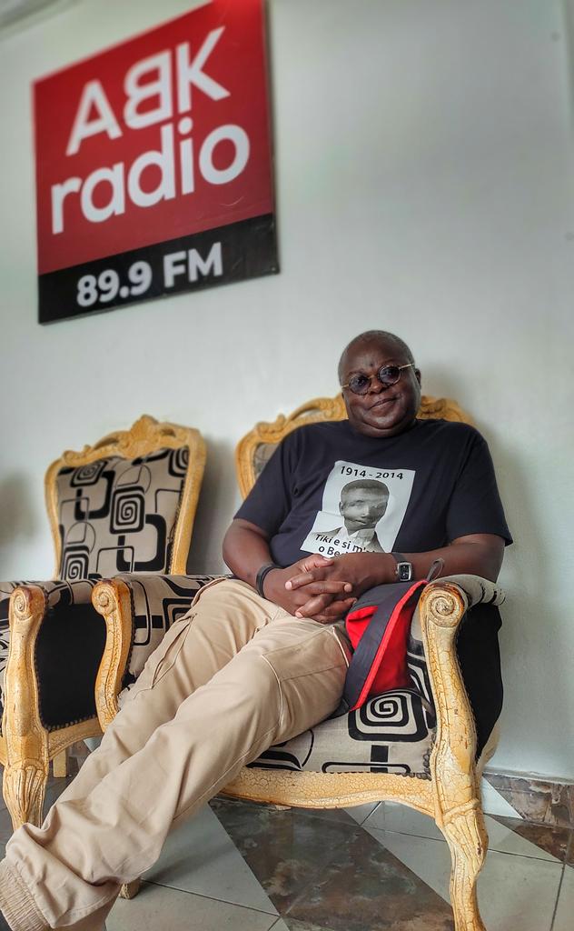 abkradiofm's tweet photo. 🔴 𝘼𝙍𝙍𝙀̂𝙏 𝙎𝙐𝙍 𝙄𝙈𝘼𝙂𝙀
Devinez qui est actuellement dans les locaux de la Fréquence Utile et Agréable ?
Il vous donne rendez-vous tout à l'heure à 13H dans le cadre de l'émission dédiée aux légendes ''Nos Plus Belles Années''. Sur la 89.9 FM
#arretsurimage #NPBA https://t.co/9qJxVoIilY
