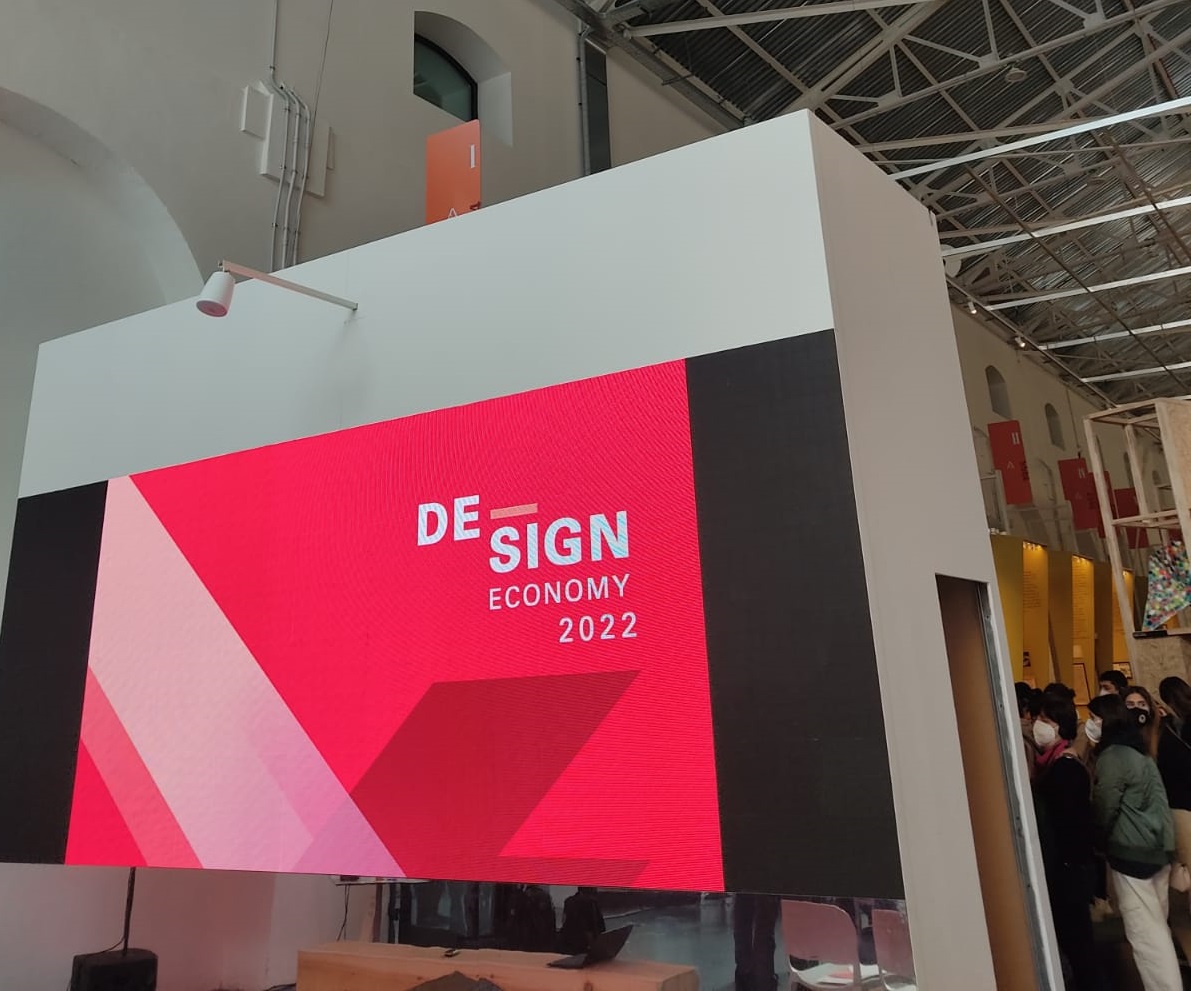#designeconomy 
Regina De Albertis "Il #design e la giusta scelta di fornitori e materiali ai fini del raggiungimento di un'economia circolare sono, per il settore delle #costruzioni, di rilevanza strategica". 
#ambiente #edilizia #circulareconomy
<a href="/rex_regina/">Charles and Camilla</a> <a href="/SymbolaFondazio/">Fondazione Symbola</a>
