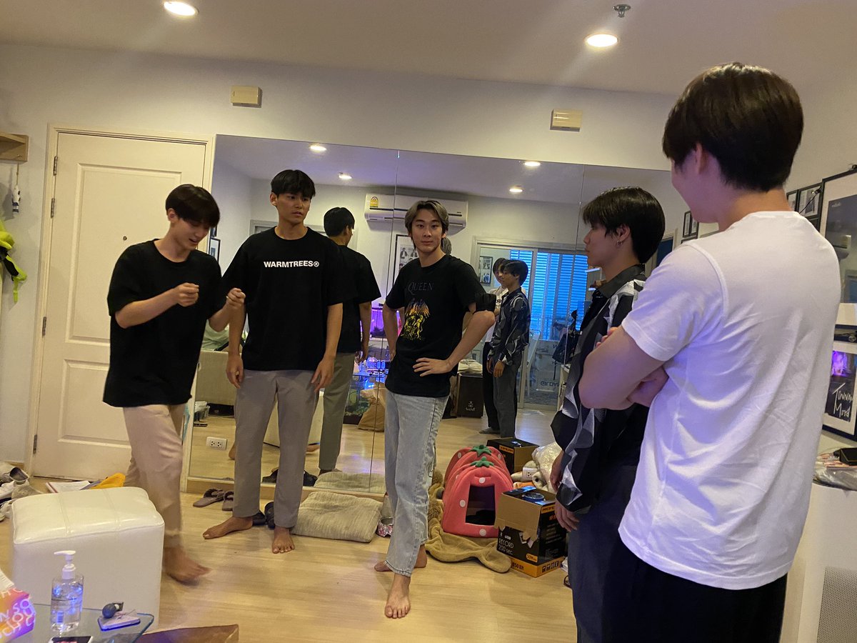 Remembermethe's tweet image. ซ้อมฉากการเขียนจดหมายแล้ววันนี้ #Remembermeworkshop