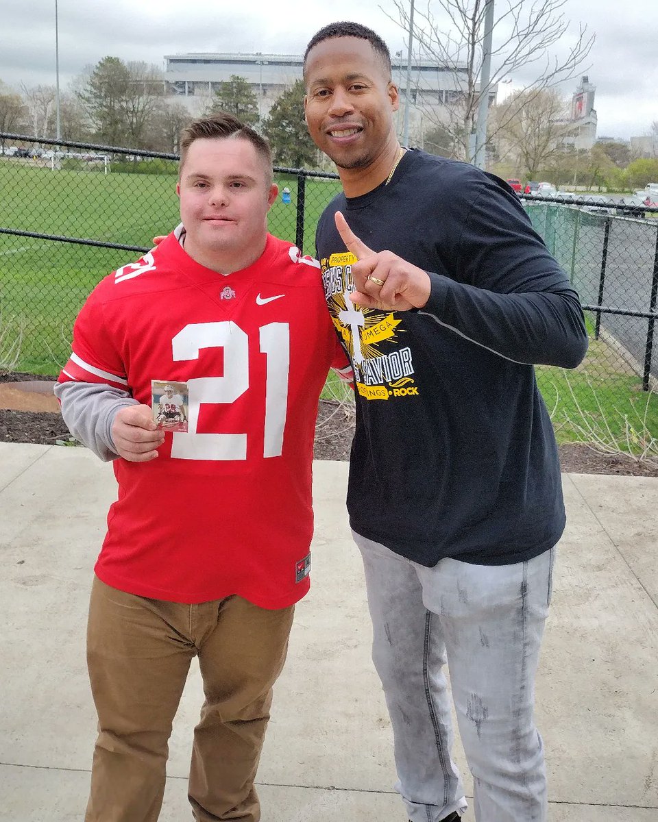 MariCoxYCSD's tweet photo. Shout out to this Great OSU Buckeye &amp; San Fran 49er Ahmed Plummer.  Great meeting you &amp; doing TikToks w/your son.
Foreva a Buckeye ⭕‼️

@CadenCox21 
#wherescadencox
#kickindownbarriers
#inclusion 
#Cadenoncampus https://t.co/NBmHZCwpjt