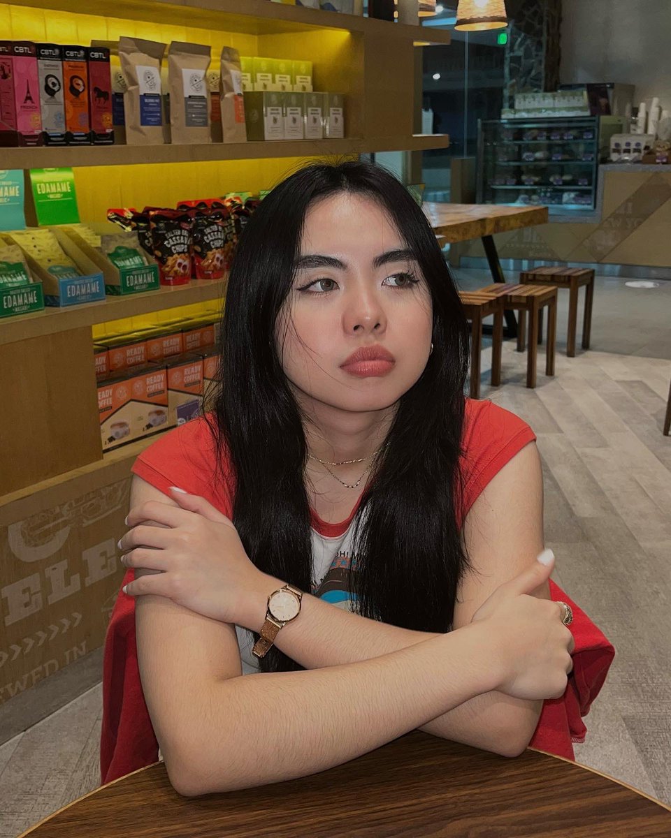 andreaisasleep_'s tweet photo. sit. https://t.co/vkyr8qxTaG