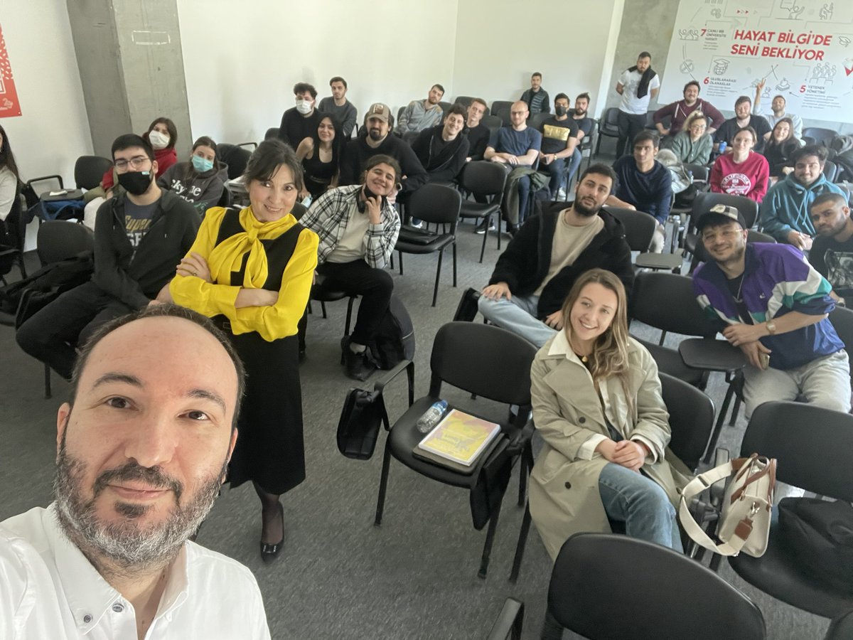 CemSezginBJK's tweet photo. Bugun Bilgi Universitesi’nde degerli hocamiz @AylinSeckin2 ‘in konugu olarak BAYERN MUNIH’in basari hikayesini, “Mia San Mia” felsefesini temel alarak genc kardeslerim ile paylasmaya calistim. Beni davet ettikleri icin cok tesekkur ederim. https://t.co/1w4groUfd0