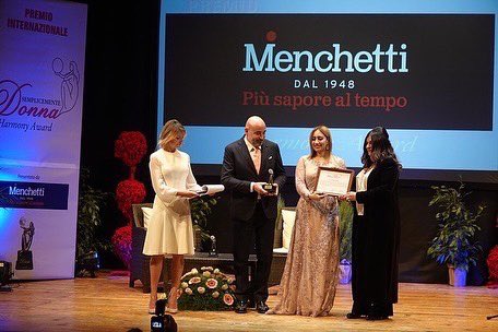 SaniaAAnsari's tweet photo. It was an honour & privilege to receive the “Simply Woman” Harmony award in Castiglion Fiorentino, Italy.
#SaniaAAnsari #AnsariGroup #PSD2021 #simplywoman #ihrchq #AnsariFoundation #peacebysaniaansari #UAE #Humanitarian #Whoswho
https://t.co/GObtbGc6SH
https://t.co/a8qdtB1Vn8 https://t.co/UQSxlCRpc2