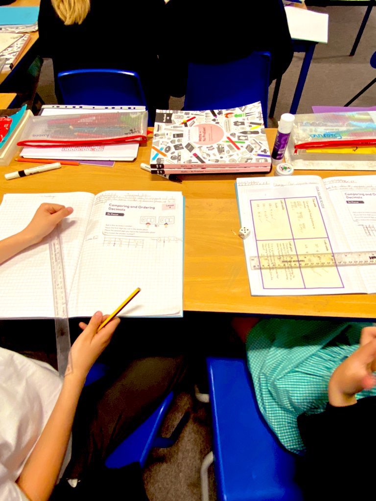 LuntsHeathY4's tweet photo. @LuntsHeathSch Year 4 Comparing and Ordering Decimal Numbers using dice! 🎲 #Maths #Collaboration #Team4L https://t.co/mrV3u4l6lx