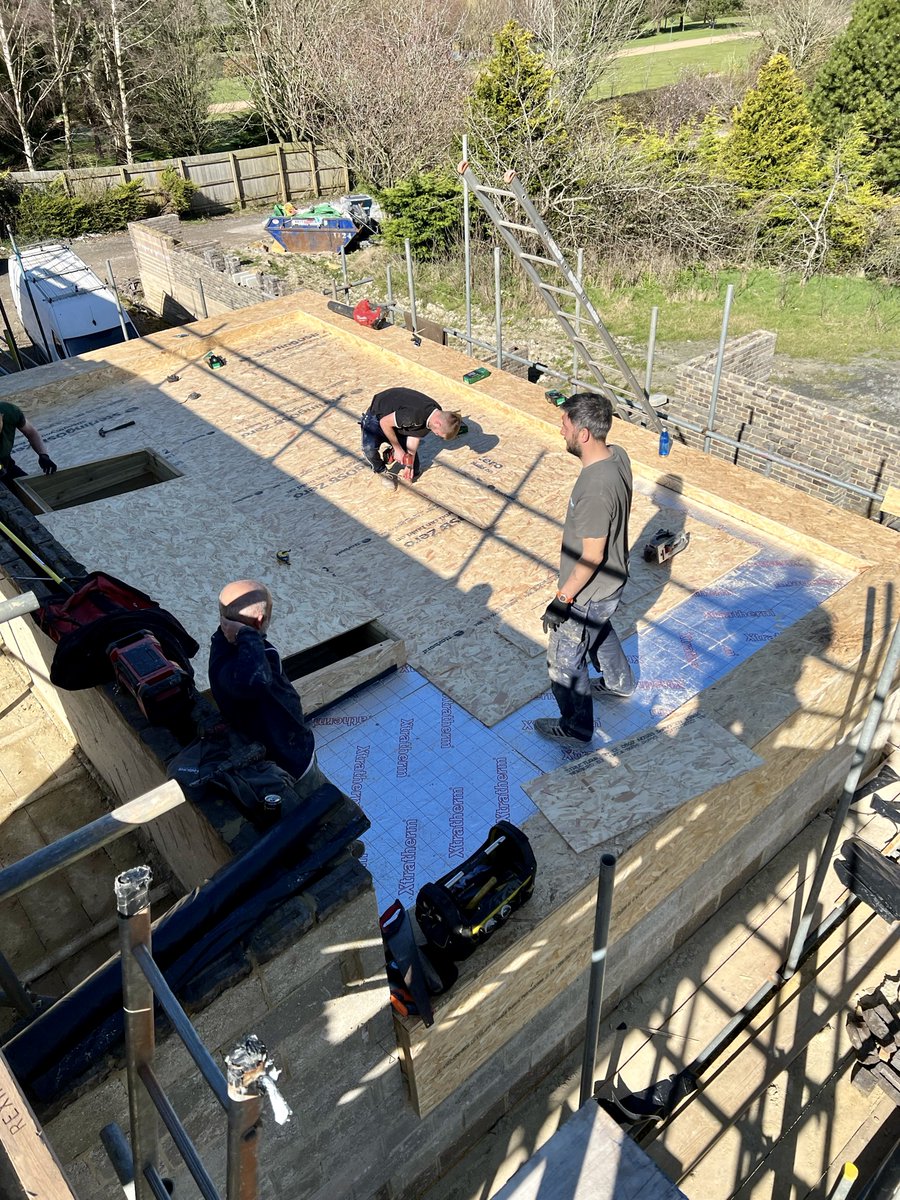 Our team took full advantage of the recent great weather to get this 120mm insulated #warmroof with @alwitra #singleply complete 👌🏼
Another great finish! 🤗
📌 #DevilsDyke, East Sussex
#roofing #waterproofing #construction #johnsonsroofing