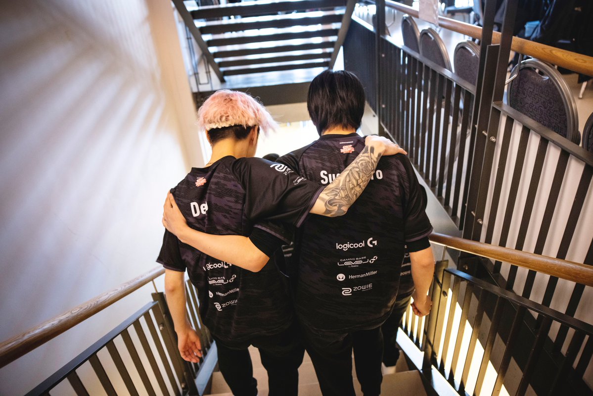 colinyoungwolff's tweet photo. A quiet moment backstage with @Dep_ow x @SugarZ3roVL #VALORANTMasters https://t.co/WkaBjOs51g