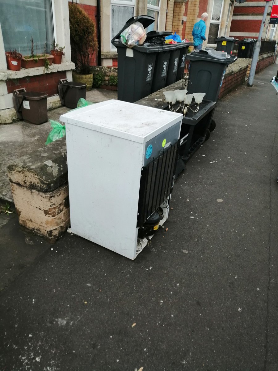 TariqAwan1757's tweet photo. @cardiffcouncil please remove this fridge from 46 Taffembankment as its been dumped by careless citizen. Thanks. @DirtyCardiff https://t.co/6xeOPoLCSR