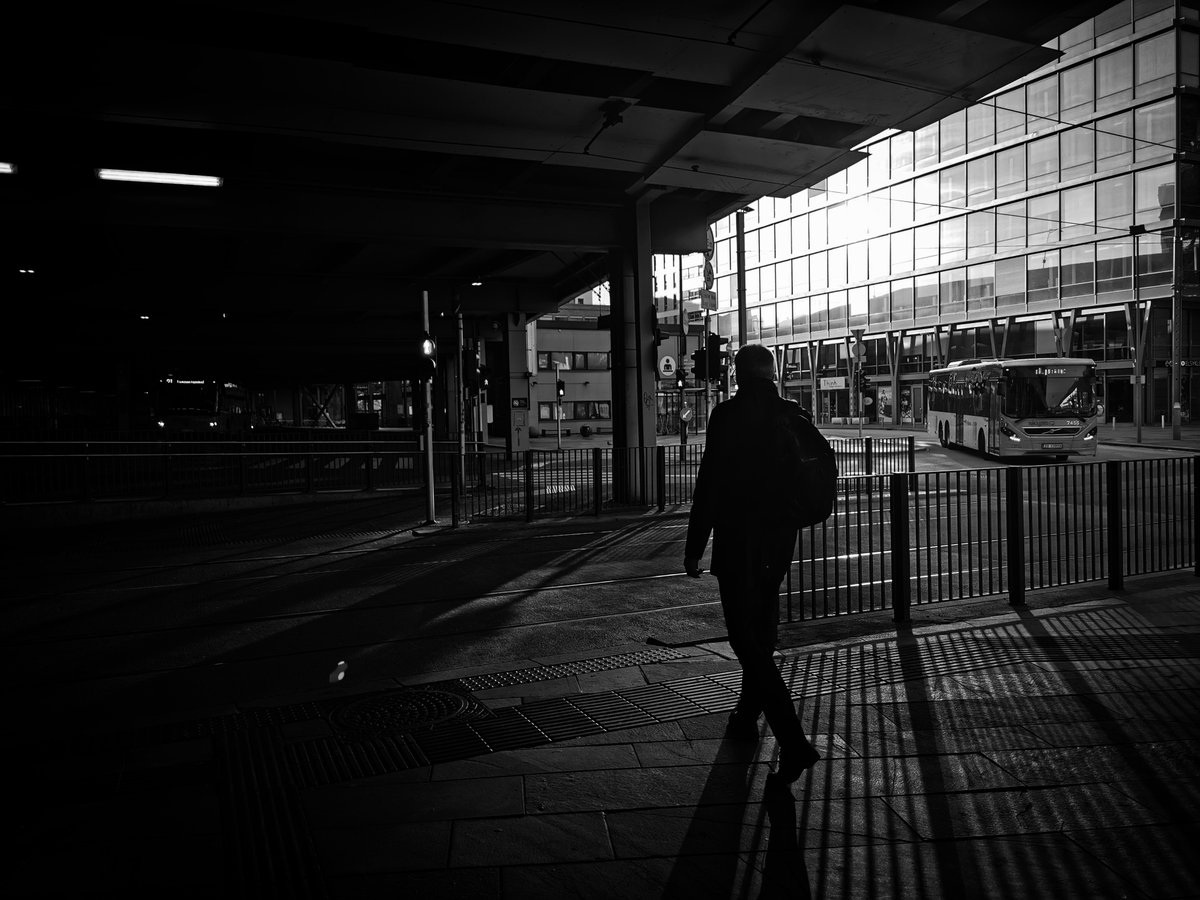 HoodedMan's tweet photo. The shadow crossing into shadow #blackandwhitephotography #reflectedsunlight https://t.co/xzT4uQfdXc