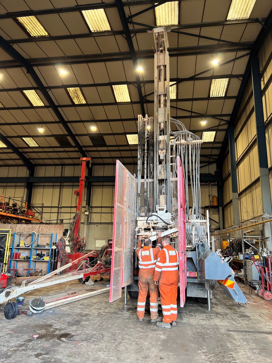 phoenixdrilling's tweet photo. Another busy afternoon in the Phoenix Drilling workshop with our Dando Geotech 6, Dando 4000 along with a couple of Toyota Hilux support vehicles making a quick pit stop from our busy schedule for routine maintenance. #drilling #maintenance #workshop #supportvehicle #teamwork https://t.co/yTG8QT6Zgj