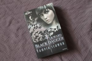 SapisBlog's tweet photo. Black Dagger - Vampirschwur (J.R. Ward) (Heyne) - https://t.co/fItu4MAFdg https://t.co/qSCc5xVEiN