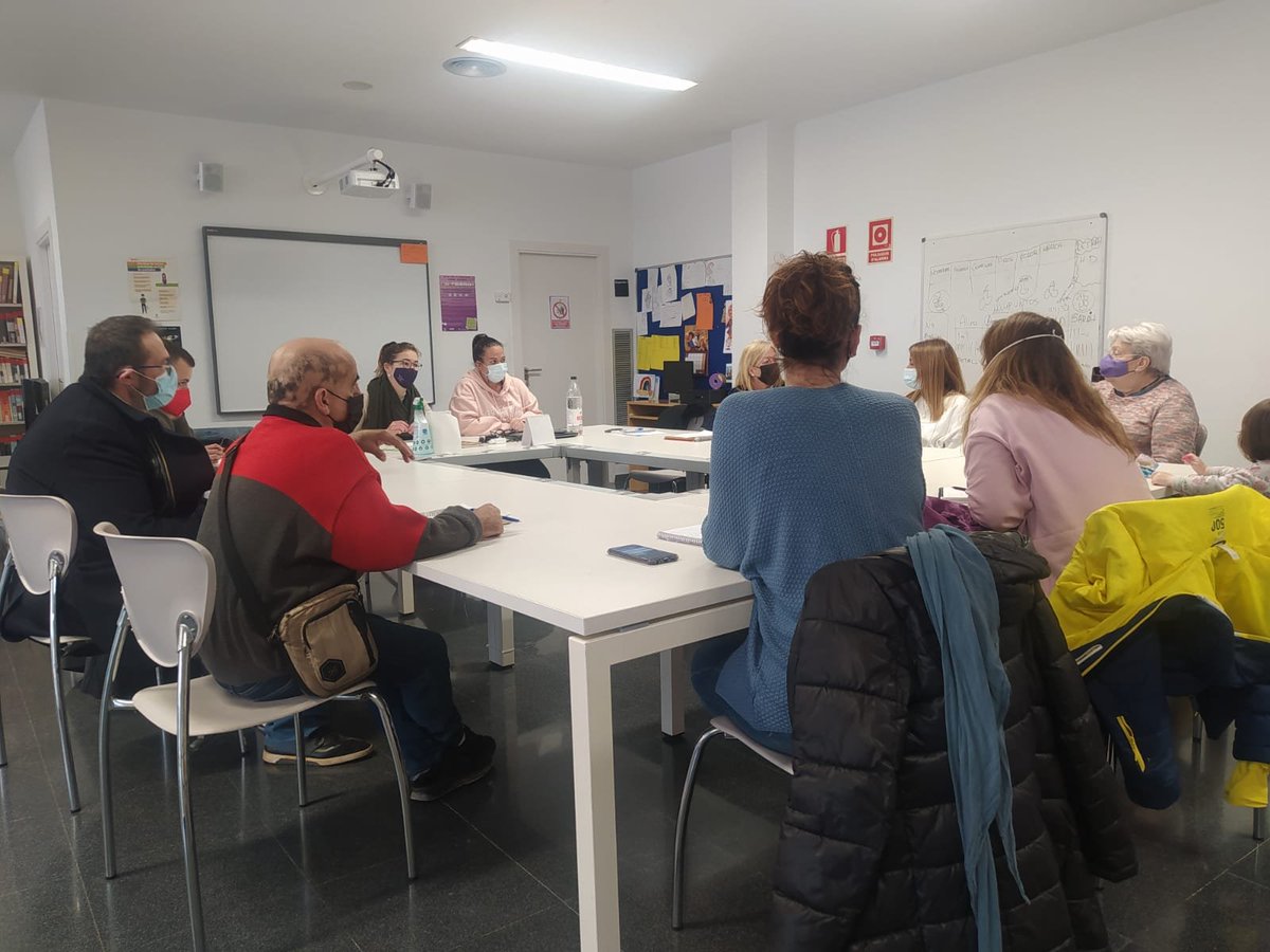 Aquest matí ens hem reunit per acabar de tancar temes pendents del Sant Jordi Comunitari al #Nord.

Ja queda poc!
Us esperem divendres a la tarda davant del Centre Cívic de Can Deu!🤩

#SomNord #FemBarri