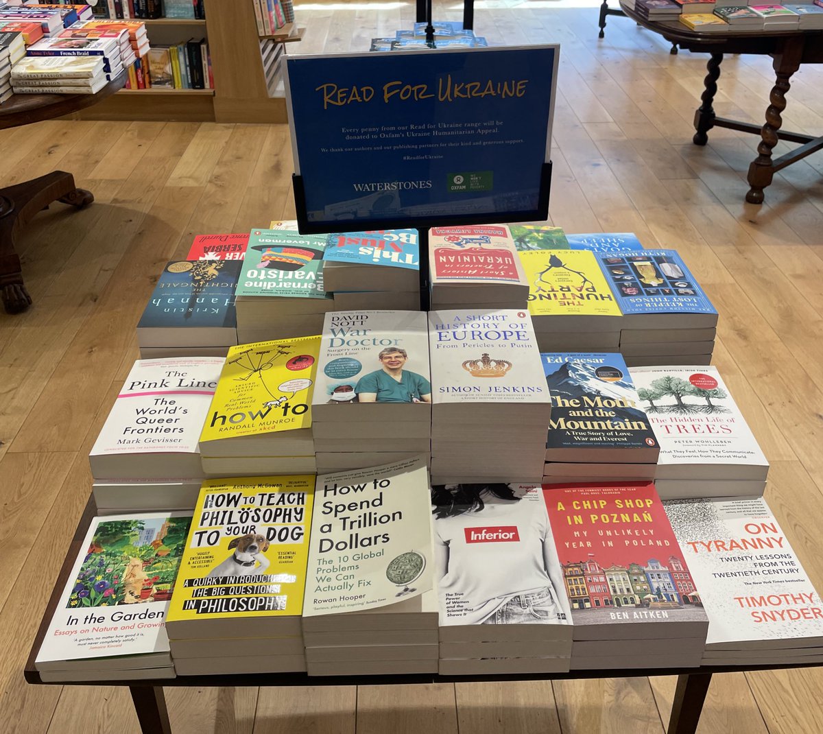 #ReadForUkraine is a way to help those affected by the conflict in Ukraine, we’ve selected some great books with 100% of sales going to support the work of @oxfamgb - come and peruse our lovely table!