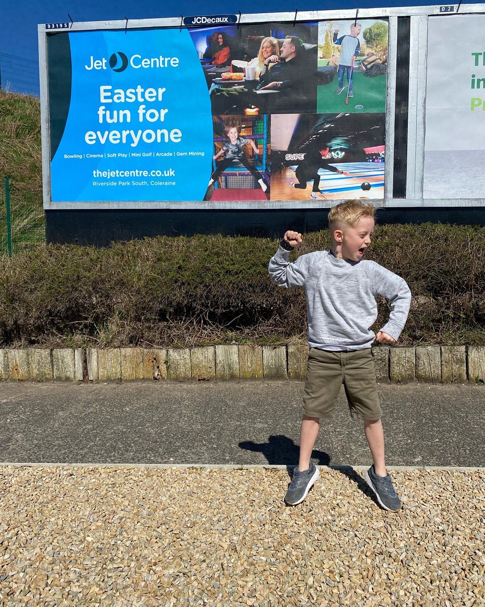 FlipHowe's tweet image. Buzzing that he made it onto a billboard @jetcentreni #LocalCeleb #TopRight