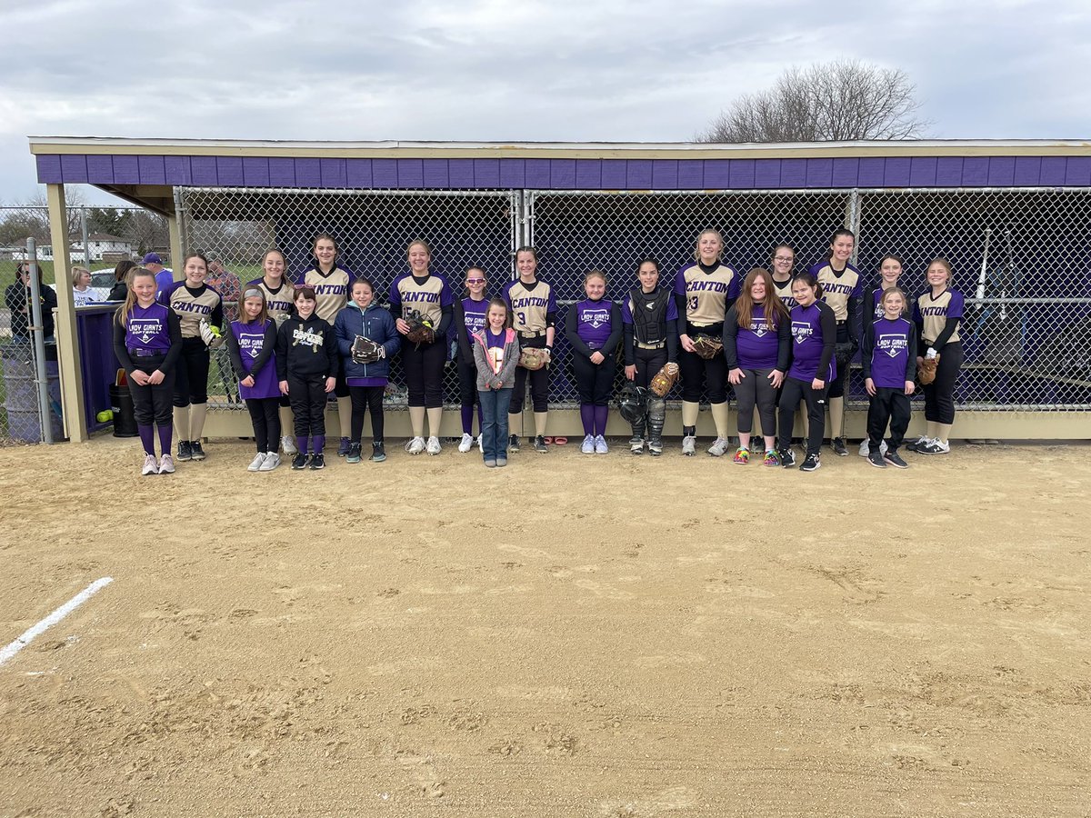 The CGSA 10U team got to hang out and cheer on the CHS JV softball team tonight! The girls stood with JV players on the field for the national anthem and got signed softballs from the JV team! We had a blast! 💜🥎