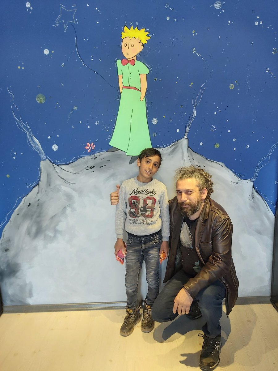 AliLidar's tweet image. Özcan: Hocam benim buraya geldiğime kimse inanmaz.
Ben: Neden inanmasınlar?
Özcan: Ne bilem burası çok güzel ya o yüzden
Ben: Dur şimdi bizim bir fotoğrafımızı çeksinler.Ben paylaşırım sonra, herkes inanır.

Şahit olun dostlar, Özcan bugün buradaydı...